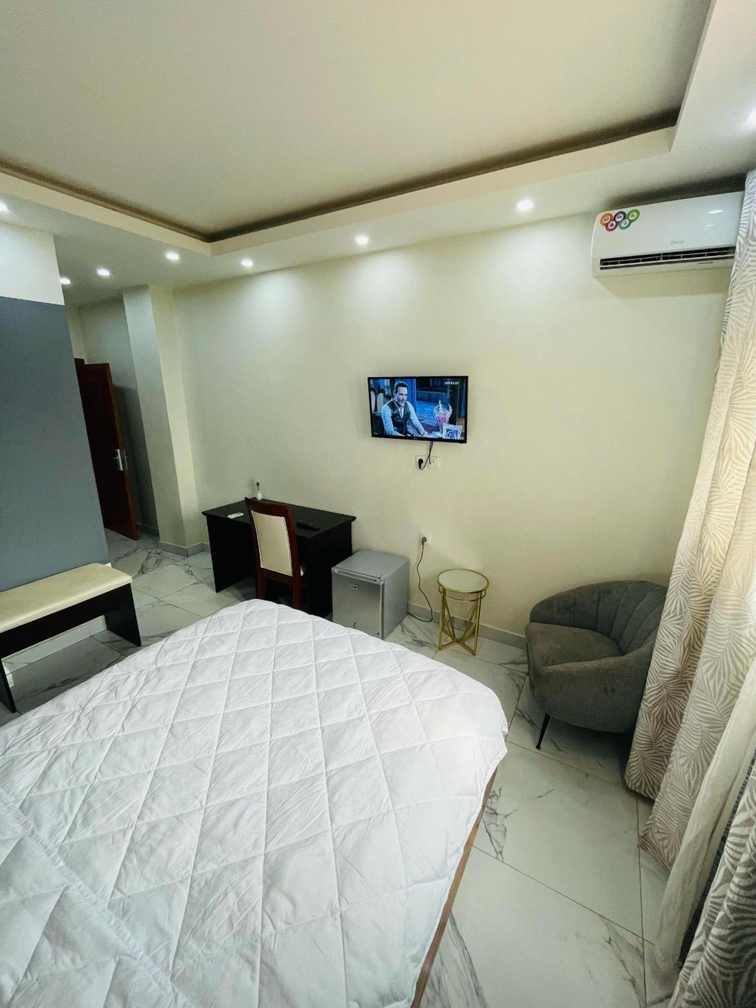 Cincinnati Hotel Yaoundé Eksteriør bilde